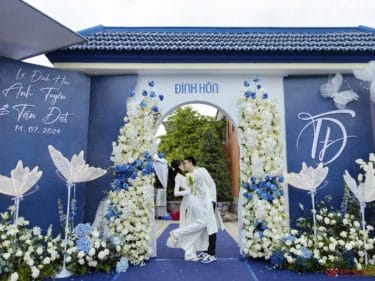 Trang Trí Cổng Hoa Lễ đính Hôn Tông Trang Xanh Navy